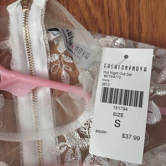 Sold Fashionnova ivory hot night out set - Picture 3 of 5